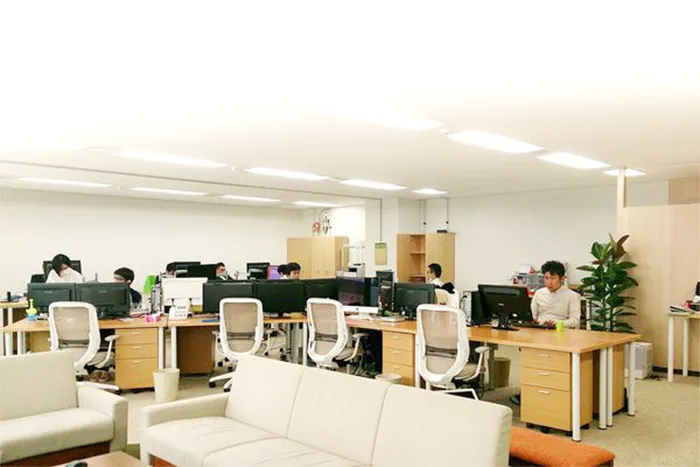 写真 2016年 九勧博多ビルに移転した社内の様子