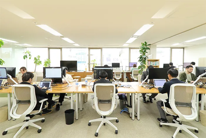 写真 出社時の業務風景
